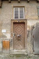 Detail Nord-Fassade: Haupteingangstür, Türsturz mit sog. Eselsrücken / Wohnhaus, sog. Alte Schmiede in 72660 Beuren (20.3.2020 - JaKo Baudenkmalpflege GmbH) Detail Nord-Fassade: Haupteingangstür, Türsturz mit sog. Eselsrücken / Wohnhaus, sog. Alte Schmiede in 72660 Beuren (20.3.2020 - JaKo Baudenkmalpflege GmbH)