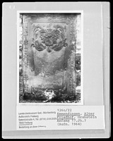 Grabstein wohl Anfang 17. Jh. / Alter Friedhof, historische Friedhofsmauer in 79312 Emmendingen (1964 - LAD Baden-Württemberg, Außenstelle Freiburg, aus Bildarchiv Marburg.) Grabstein wohl Anfang 17. Jh. / Alter Friedhof, historische Friedhofsmauer in 79312 Emmendingen (1964 - LAD Baden-Württemberg, Außenstelle Freiburg, aus Bildarchiv Marburg.)