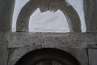 Ost-Fassade: Inschrift auf dem Türsturz; Baudatum 1686 / Mohrenscheuer, sog. Alte Kaserne in 88499 Riedlingen (JaKo Baudenkmalpflege GmbH) Ost-Fassade: Inschrift auf dem Türsturz; Baudatum 1686 / Mohrenscheuer, sog. Alte Kaserne in 88499 Riedlingen (JaKo Baudenkmalpflege GmbH)