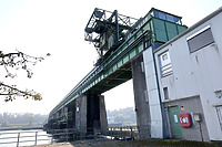 Ansicht des Stauwehres mit dem Kran von Nordwesten / Stauwehrkran der RADAG in 79774 Albbruck-Dogern (09.2023 - K. Herrmann, Bad Krozingen) Ansicht des Stauwehres mit dem Kran von Nordwesten / Stauwehrkran der RADAG in 79774 Albbruck-Dogern (09.2023 - K. Herrmann, Bad Krozingen)