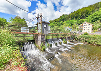 Wehr Neuenbürg an der Enz. Das Wehr von Osten, links Wehrfeld 4 (Floßgasse) / Wehr Neuenbürg an der Enz, Badwehr T215 in 75305 Neuenbürg,  keine genauere Zuordnung (06/2024 - baumass GbR - architekturvermessung & baudokumentation, Dipl.-Ing. Meike Hoffmann, Dipl.-Ing. Marc Wietheger
)