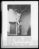 Kruzifix und Grabplatte v. Johann Jakob Lich (gest. 1799), Ansicht von Süden / Friedhofskapelle St. Jakob d. Ä. u. Maria in 88499 Riedlingen, Grüningen (1920/20 - LAD Baden-Württemberg, Außenstelle Tübingen (Prof. Weise)) Kruzifix und Grabplatte v. Johann Jakob Lich (gest. 1799), Ansicht von Süden / Friedhofskapelle St. Jakob d. Ä. u. Maria in 88499 Riedlingen, Grüningen (1920/20 - LAD Baden-Württemberg, Außenstelle Tübingen (Prof. Weise))