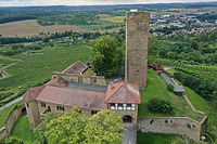 Luftbild: Blick auf die Kernburg der Burg Ravensburg nach West. / Burg Ravensburg, Bergfried in 75056 Sulzfeld, Ravensburg (31.08.2021 - Drohnenbefliegung: KB-BM ) Luftbild: Blick auf die Kernburg der Burg Ravensburg nach West. / Burg Ravensburg, Bergfried in 75056 Sulzfeld, Ravensburg (31.08.2021 - Drohnenbefliegung: KB-BM )