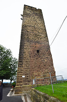 Blick auf die Ostseite des Bergfrieds. / Burg Ravensburg, Bergfried in 75056 Sulzfeld, Ravensburg (13.07.2021 - Foto: KB-BM) Blick auf die Ostseite des Bergfrieds. / Burg Ravensburg, Bergfried in 75056 Sulzfeld, Ravensburg (13.07.2021 - Foto: KB-BM)