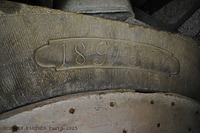 Inschrift über Kellerzugang / Ehem. Hof Gronbach in 74549 Wolpertshausen-Hohenberg (22.08.2025 - SCHÄFER.PARTGER PartG Architektur.Städtebau.Denkmalpflege)