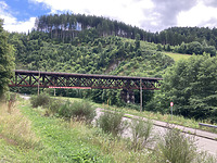 Eisenbahnüberführung 4880_EÜ-49,954 in 77773 Schenkenzell (22.07.2025 - Kornelius Goetz, denk.mal.digital (UG))