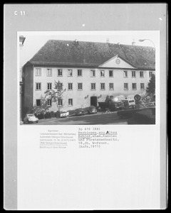 Ansicht von Nordwesten / Sog. Altes Schloss, Kanzleigebäude in 72379 Hechingen (1971 - Bildarchiv Foto Marburg
) Ansicht von Nordwesten / Sog. Altes Schloss, Kanzleigebäude in 72379 Hechingen (1971 - Bildarchiv Foto Marburg
)