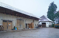 Ansicht von der Hofseite/von Süden auf den Westbau (rechts) und Teile des Südtraktes (links). / Sulzburg, Nebengebäude des Rathauses - Westbau in 79295 Sulzburg (12.2023 - Dipl. Ing. Stefan King, Freiburg)