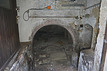 Zurückgesetztes und tieferliegendes rundbogiges Kellerportal / Gewölbekeller in 77855 Oberachern (2023 - Stefan King, Freiburg)