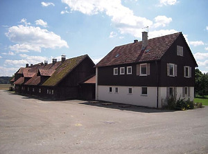 Nordansicht Stallgebäude 17c und Wohnhaus 17 / Gestütshof St. Johann, Wohnhaus und Stallungen (abgegangen) in 72813 St. Johann, St. Johann, Gestütshof (2010 - Ackermann und Raff) Nordansicht Stallgebäude 17c und Wohnhaus 17 / Gestütshof St. Johann, Wohnhaus und Stallungen (abgegangen) in 72813 St. Johann, St. Johann, Gestütshof (2010 - Ackermann und Raff)