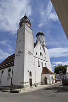 Blick auf die Nordwestecke mit dem Nordturm / Evangelische Stadtkirche St. Maria in 89537 Giengen an der Brenz (14.07.2022 - KB-BM) Blick auf die Nordwestecke mit dem Nordturm / Evangelische Stadtkirche St. Maria in 89537 Giengen an der Brenz (14.07.2022 - KB-BM)