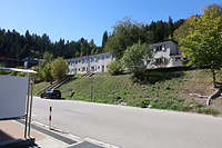 Ansicht von Nordosten / Beamtenwohnhaus in 79837 Häusern (09/2026 - Katharina Herrmann, Bad Krozingen) Ansicht von Nordosten / Beamtenwohnhaus in 79837 Häusern (09/2026 - Katharina Herrmann, Bad Krozingen)