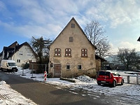 Nordwestliche Giebelansicht / Wohnstallhaus in 74219 Möckmühl-Ruchsen (01.2024 - Lars Schwenzer) Nordwestliche Giebelansicht / Wohnstallhaus in 74219 Möckmühl-Ruchsen (01.2024 - Lars Schwenzer)