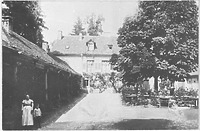Hofansicht (Ende 19./Anfang 20. Jh.) / Gut Watthalden in 76275 Ettlingen (Bildindex: LAD Baden-Württemberg, Außenstelle Karlsruhe, Microfiche-Scan mi05242a11)