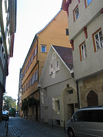 Straßenseitige Ansicht (hinterer Bildbereich) des Gebäudes Webergasse 22
	 / Wohngebäude in 73728 Esslingen am Neckar