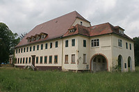 Niefern-Öschelbronn, Bohnenbergerstraße 15, Verwaltungsgebäude der Papierfabrik, Ansicht Ost / Verwaltungsgebäude der Papierfabrik in 75233 Niefern-Öschelbronn Niefern-Öschelbronn, Bohnenbergerstraße 15, Verwaltungsgebäude der Papierfabrik, Ansicht Ost / Verwaltungsgebäude der Papierfabrik in 75233 Niefern-Öschelbronn