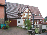 Westansicht des Gebäudes mit Anbau / Fachwerkwohnhaus in 74670 Forchtenberg