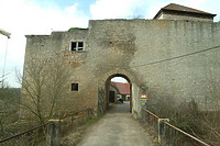 Burg Brauneck, Schildmauer mit Tor. / Burg Brauneck in 97993 Creglingen, Brauneck