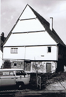straßenseitiger, teilverkleideter Südgiebel / Fachwerkgebäude in 73669 Lichtenwald - Thomashardt