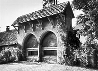 steinernes Sprechgitter, Klosterseite (www.bildindex.de) / Ehem. Klarissenkloster St. Cäcilia, Klostermauer mit Sprechgitter und ehem. Waschhaus in 72793 Pfullingen steinernes Sprechgitter, Klosterseite (www.bildindex.de) / Ehem. Klarissenkloster St. Cäcilia, Klostermauer mit Sprechgitter und ehem. Waschhaus in 72793 Pfullingen