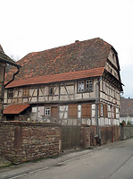  ehem. landwirtschaftliche Hofanlage, Ansicht von Nordwesten,
Urheber: Regierungspräsidium Karlsruhe, RPK, Ref. 26 / ehem. landwirtschaftliche Hofanlage in 76703 Kraichtal-Menzingen