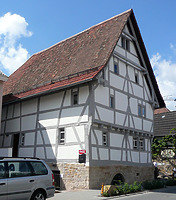 Firstständerhaus, Ansicht von Nordosten,
Urheber: Regierungspräsidium Karlsruhe, RPK, Ref. 26 / Firstständerhaus in 76698 Ubstadt-Weiher-Zeutern Firstständerhaus, Ansicht von Nordosten,
Urheber: Regierungspräsidium Karlsruhe, RPK, Ref. 26 / Firstständerhaus in 76698 Ubstadt-Weiher-Zeutern