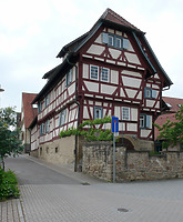 Fachwerkhaus, Ansicht von Nordosten,
Urheber: Regierungspräsidium Karlsruhe, RPK, Ref. 26 / Fachwerkhaus in 76698 Ubstadt-Weiher-Zeutern Fachwerkhaus, Ansicht von Nordosten,
Urheber: Regierungspräsidium Karlsruhe, RPK, Ref. 26 / Fachwerkhaus in 76698 Ubstadt-Weiher-Zeutern