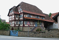 Fachwerkhaus, Ansicht von Nordwesten,
Urheber: Regierungspräsidium Karlsruhe, RPK, Ref. 26 / Fachwerkhaus in 76698 Ubstadt-Weiher-Zeutern Fachwerkhaus, Ansicht von Nordwesten,
Urheber: Regierungspräsidium Karlsruhe, RPK, Ref. 26 / Fachwerkhaus in 76698 Ubstadt-Weiher-Zeutern