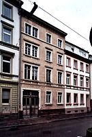 Mietwohnhaus, Ansicht von Nordwesten, 2004,
Urheber: G.I.G. (Gesellschaft für Immobilienprojektierung und Grundstücksentwicklung) / Mietwohnhaus in 76137 Karlsruhe, Südstadt