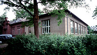 Ansicht von Südwest, 2003,
Urheber: Baden-Baden, Staatl. Hochbauamt (Abteilung) / Bibliotheksanbau in 76133 Karlsruhe, Innenstadt-West