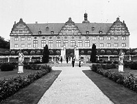 Aufnahme des Südflügels con 1977 (www.bildindex.de) / Schloss in 97990 Weikersheim