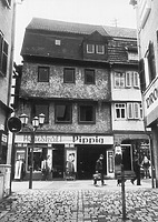 Mosbach, Hauptstraße 26, Wohnhaus, aufgen. 05/1985
Quelle: Bildarchiv Foto Marburg / Wohn- und Geschäftshaus in 74821 Mosbach