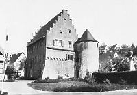 Ehem. Wasserschloss mit Rundturm, um 1530, aufgen. ~ 1979
Quelle: Bildarchiv Foto Marburg / Ehem. Wasserschloß in 74834 Elztal, Dallau