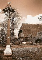 Kreuz des ehemaligen Specksepplehofs auf dem Sulgen  (2. Hälfte 20. Jh.) (Stadtarchiv) / Specksepplehof in Sulgen (Erich Dierberger, Rottenburg a.N. (Stadtarchiv Schramberg))