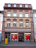 Strassenfassade des Vorderhauses / Haus "Zum Kleinen Kameltier" in 79098 Freiburg, Altstadt (19.11.2010)