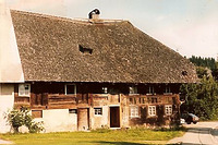 Hausansicht Südosten vor der Sanierung 1986 / Bühlhof in 78141 Schönwald, Auf'm Bühl