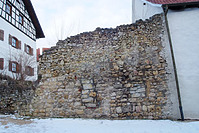 Trochtelfingen, Pfarrgasse 16. Stadtmauer Feldseite. / Stadtmauer in 72818 Trochtelfingen (08.02.2011 - Michael Hermann)