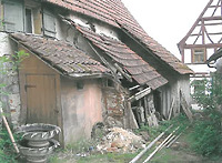 Anbauten an der Ostseite noch in Aichelau (2003) / Annexbauten am Haupthaus (Hofanlage Aichelau) in 72539 Aichelau (01.04.2003 - Hans-Jürgen Klose) Anbauten an der Ostseite noch in Aichelau (2003) / Annexbauten am Haupthaus (Hofanlage Aichelau) in 72539 Aichelau (01.04.2003 - Hans-Jürgen Klose)
