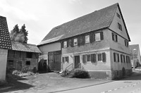 Perspektive Nord-Ost / Bäuerliches Wohnhaus des Einhaustyps in 74172 Neckarsulm-Dahenfeld (20.05.2011) Perspektive Nord-Ost / Bäuerliches Wohnhaus des Einhaustyps in 74172 Neckarsulm-Dahenfeld (20.05.2011)