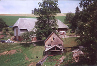 Der Danielenhof mit zugehöriger Mühle im Vordergrund. / Danielenhof in Sankt Märgen, Auf der Spirzen (www.freiburg-schwarzwald.de)