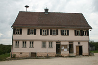 Eingangsfassade / Ehem. Rathaus von Häslach in 72141 Walddorfhäslach, Häslach (02.09.2011 - Becker_priv.) Eingangsfassade / Ehem. Rathaus von Häslach in 72141 Walddorfhäslach, Häslach (02.09.2011 - Becker_priv.)