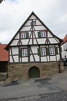 Straßenfassade (Ostgiebel) (2011) / Fachwerkhaus in 75417 Lienzingen (11.10.2011 - Lohrum)