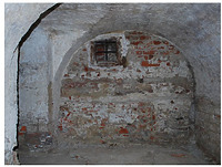 Raum K.02 (Keller), Fenster Südwand / Ehem. Kanlzei des Oberamtmannes in 88484 Gutenzell-Hürbel (01.11.2011 - strebewerk 2011) Raum K.02 (Keller), Fenster Südwand / Ehem. Kanlzei des Oberamtmannes in 88484 Gutenzell-Hürbel (01.11.2011 - strebewerk 2011)