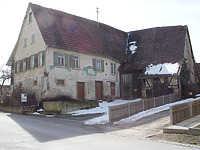 Wohnhaus mit Scheune, Blick nch Südwesten / Firstständerscheune in 71126 Gäufelden-Tailfingen (14.03.2005 - Tilman Marstaller) Wohnhaus mit Scheune, Blick nch Südwesten / Firstständerscheune in 71126 Gäufelden-Tailfingen (14.03.2005 - Tilman Marstaller)
