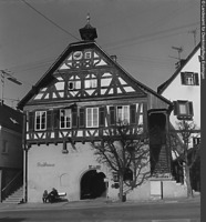 Straßenfassade (Südseite) Altes Rathaus (um 1970/1985) / Altes Rathaus; Ortschaftsverwaltung in 71334 Beinstein (Bildindex: LAD Baden-Württemberg, Stuttgart, Aufnahme-Nr. ladbw-p1424)
