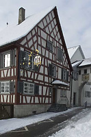 Nordgiebel, im Hintergrund das sog. "Obertor" / Winzerstube Drei Könige in 88677 Markdorf (13.02.2013 - Michael Hermann (Heimerdingen)) Nordgiebel, im Hintergrund das sog. "Obertor" / Winzerstube Drei Könige in 88677 Markdorf (13.02.2013 - Michael Hermann (Heimerdingen))