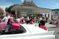 Tankstelle während einer Veranstaltung am Tag des offenen Denkmals 2010. / Tankstelle in 88045 Friedrichshafen (12.09.2010 - Untere Denkmalschutzbehörde der Stadt Friedrichshafen)