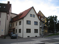 Ostfassade Stadionstr. 2 / Ehem. Sondersiechenhaus in 78628 Rottweil, Bettlinsbad (03.08.2005 - J. Mehl/Rottweil, http://rottweil.net/frame/Themen/2001/Januar2001/Sondersiechenhaus/frame.php) Ostfassade Stadionstr. 2 / Ehem. Sondersiechenhaus in 78628 Rottweil, Bettlinsbad (03.08.2005 - J. Mehl/Rottweil, http://rottweil.net/frame/Themen/2001/Januar2001/Sondersiechenhaus/frame.php)