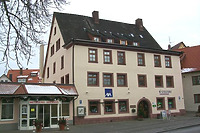 Straßenfassade Stadionstr. 4 / Ehem. Sondersiechenhaus in 78628 Rottweil, Bettlinsbad (01.01.2001 - J. Mehl/Rottweil, http://rottweil.net/frame/Themen/2001/Januar2001/Sondersiechenhaus/frame.php) Straßenfassade Stadionstr. 4 / Ehem. Sondersiechenhaus in 78628 Rottweil, Bettlinsbad (01.01.2001 - J. Mehl/Rottweil, http://rottweil.net/frame/Themen/2001/Januar2001/Sondersiechenhaus/frame.php)