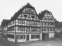 Ansicht gegen Südost (1904) / Wohn- und Geschäftshaus (Alte Post) in 75031 Eppingen (01.01.1904 - LAD Baden-Württemberg, Außenstelle Karlsruhe, Microfiche-Scan mi05209f10)